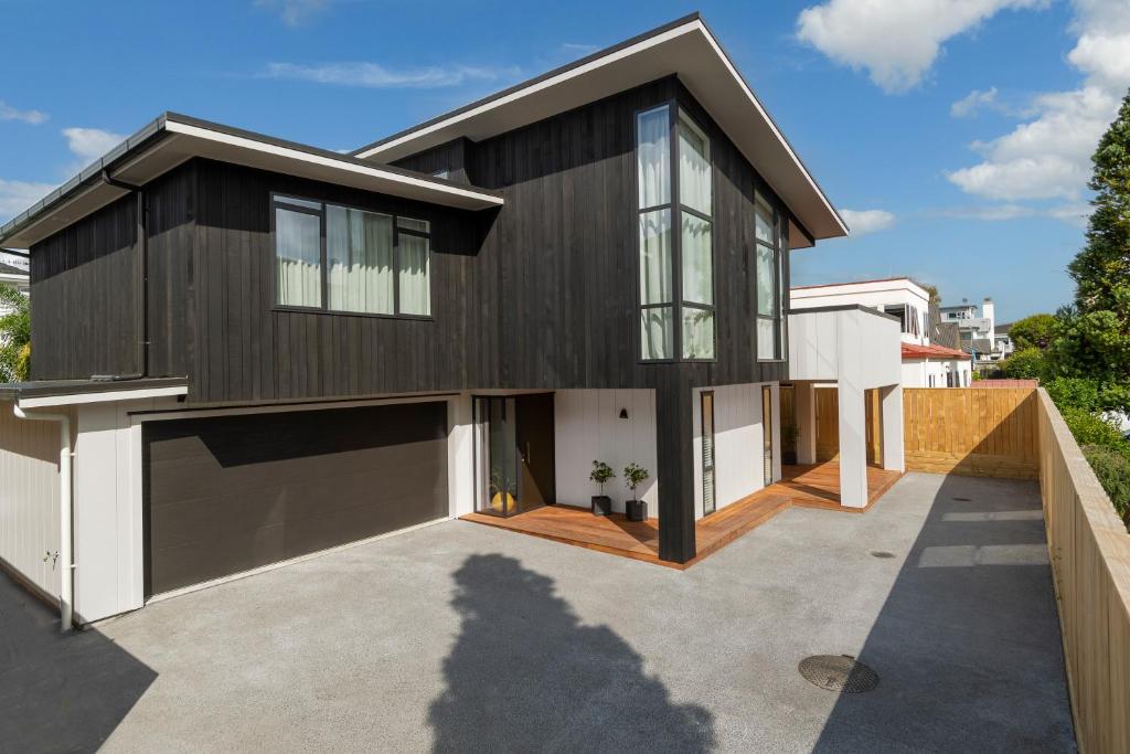 Gallery image of Luxury Escape in CBD - entire brand new home in Tauranga