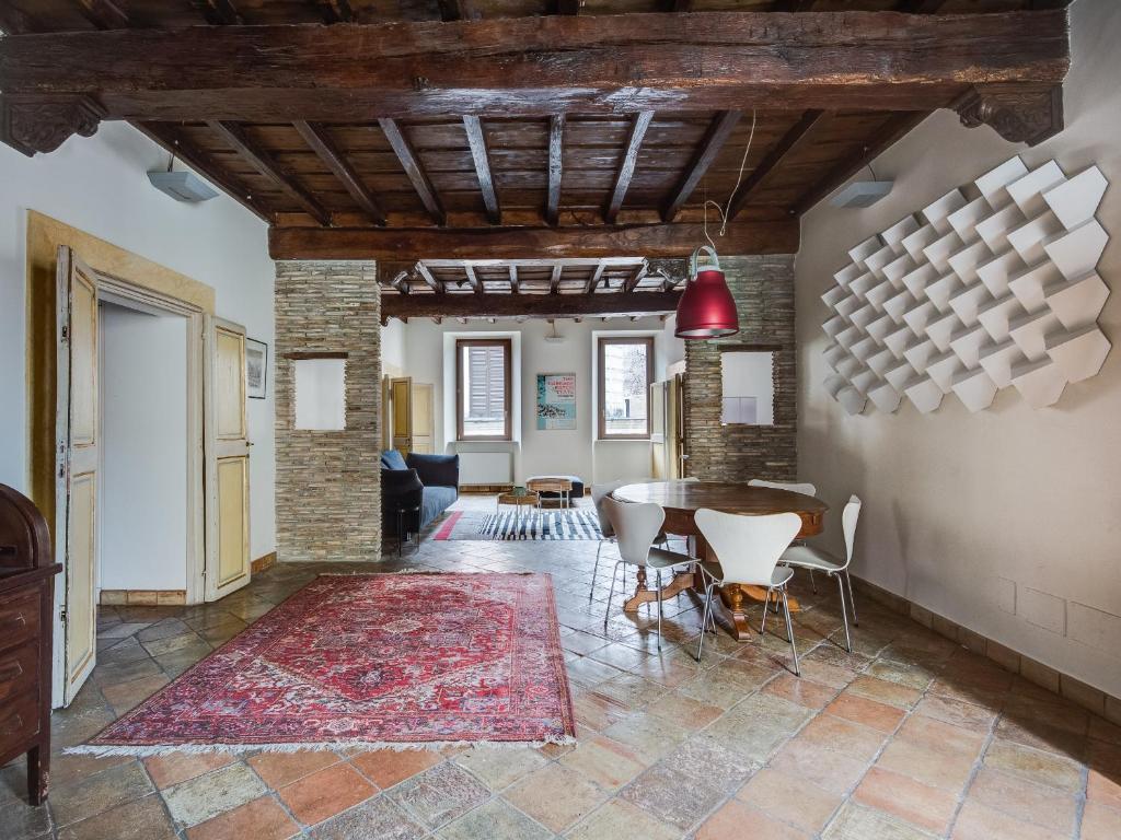 Pantheon Enchanting Luxury Apartment
