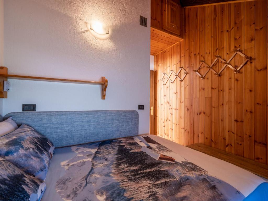A bed or beds in a room at Apartment Remondet 20 by Interhome