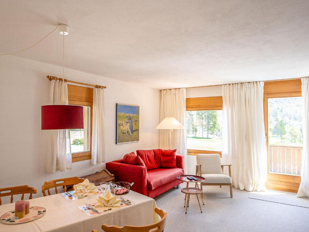Posezení v ubytování Apartment Chesa Pra d`Sura 217-10 by Interhome