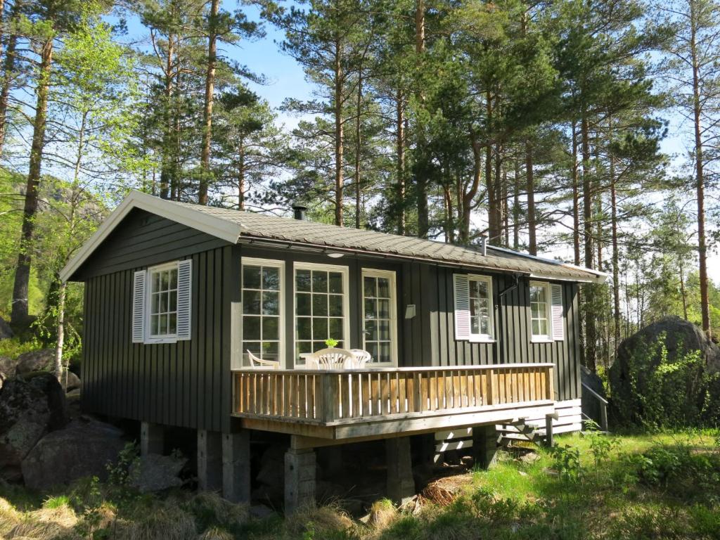 a green tiny house in the woods at Holiday Home Torsteinbu - SOW118 by Interhome in Øyuvstad