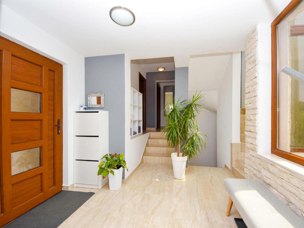 Kuchyňa alebo kuchynka v ubytovaní Holiday Home Arbo by Interhome