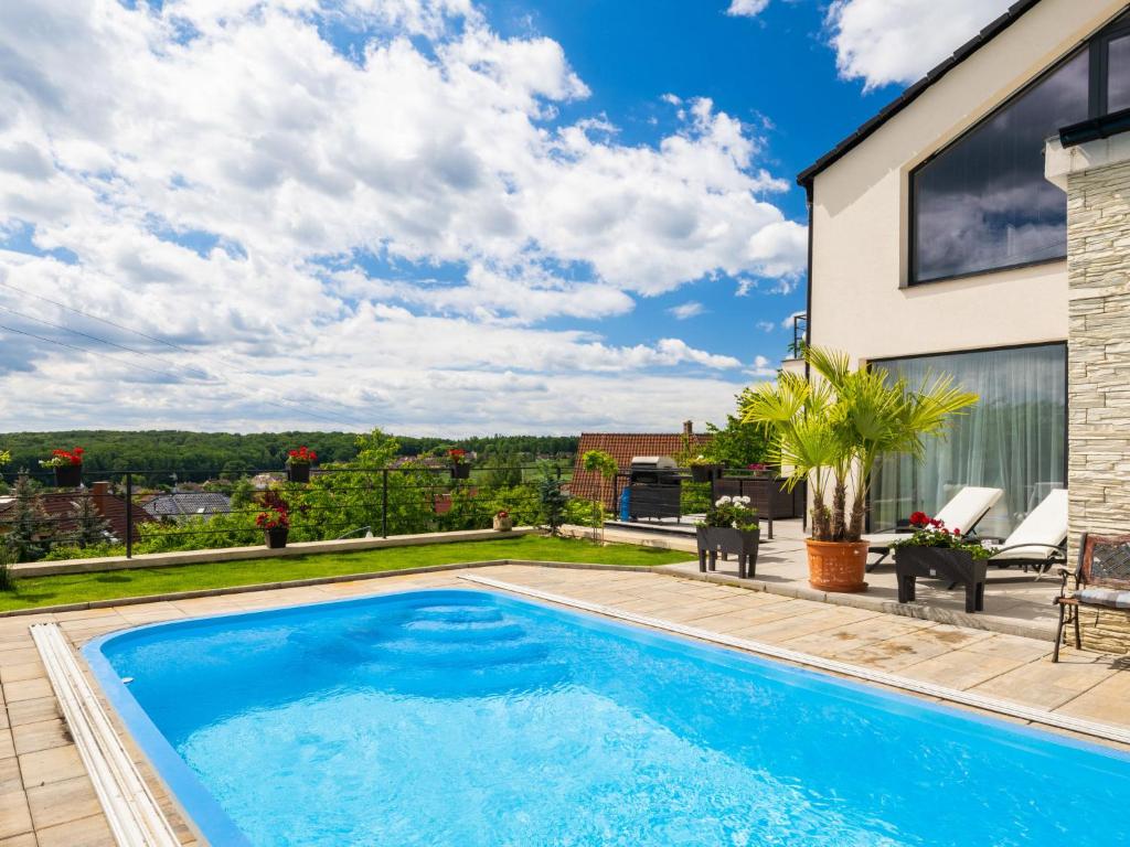 Bazén v ubytování Apartment Lány by Interhome nebo v jeho okolí