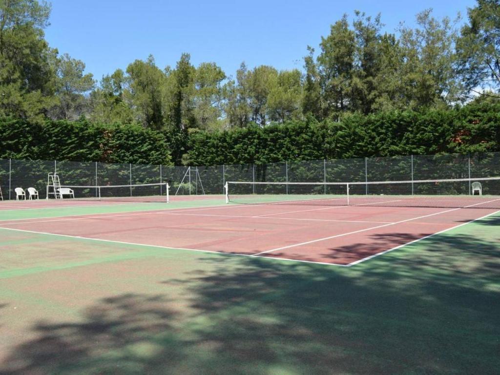 Tereni za tenis i/ili skvo&scaron; u sklopu objekta Maison Vallauris, 5 pi&egrave;ces, 7 personnes - FR-1-252-103 ili u blizini