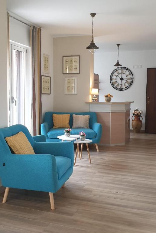 a living room with a blue couch and a table at Le Camere di Libero e Roberta in Tropea