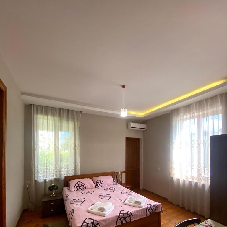 Postel nebo postele na pokoji v ubytování Kera
