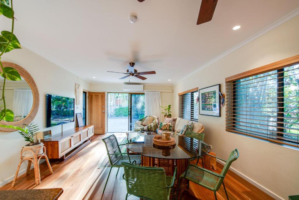 a living room with a dining room table and chairs at Tropical Boho Nightcliff Casinha 3BR 1.5BR in Nightcliff