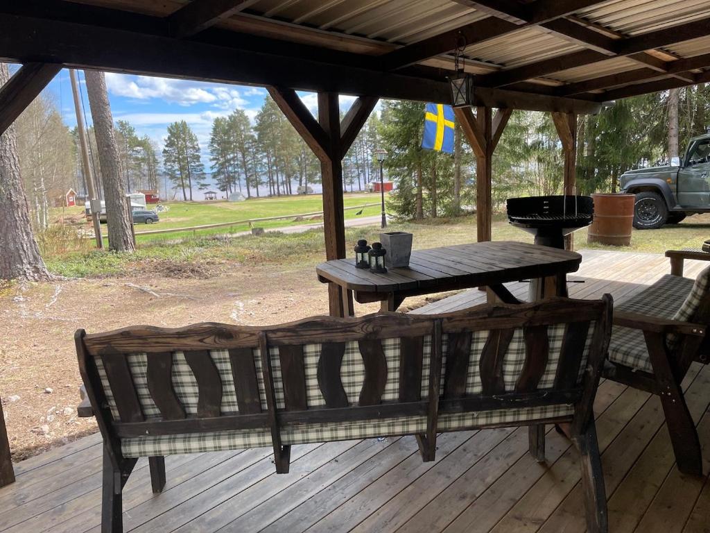 Authentic Dalarna Cottage right by the lake - Housity