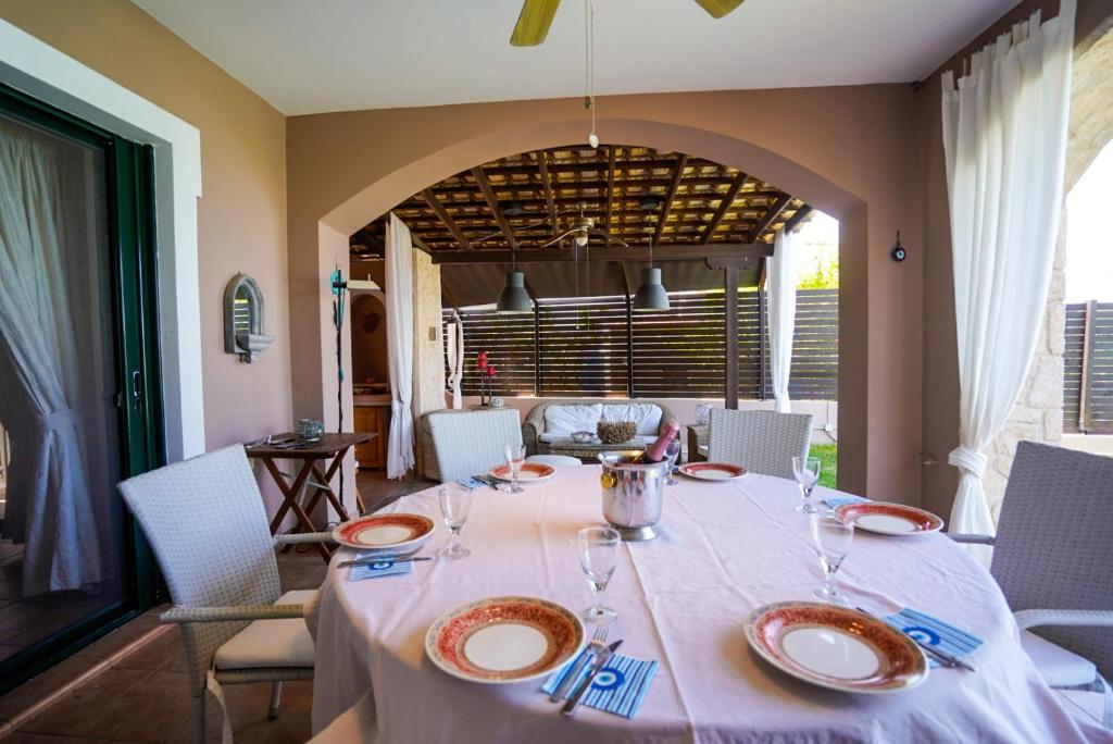 Villa Irene: Θέα πισίνα, Θέα θάλασσα photo