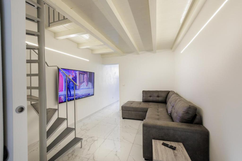 A television and/or entertainment centre at Scudaniglio Home