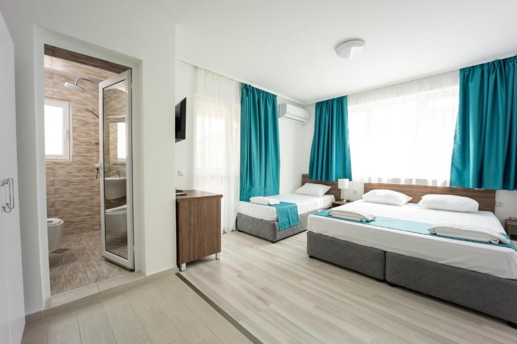 A bed or beds in a room at Hotel Zonya