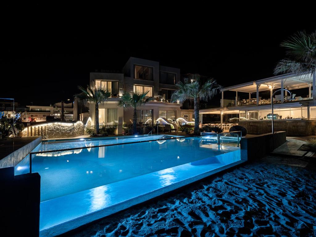 Bazén v ubytovaní Vergina Beach Hotel alebo v jeho blízkosti