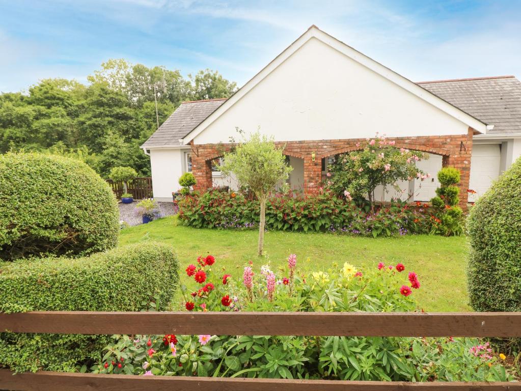 Charlecote House, Saundersfoot (updated prices 2024)