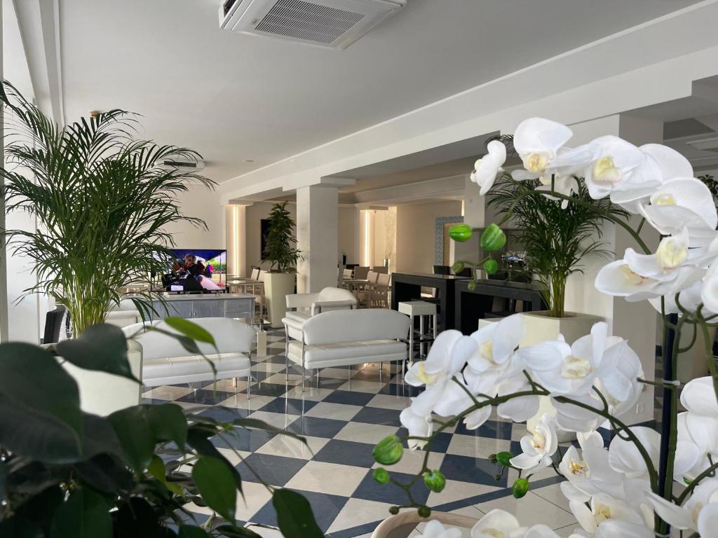 TV a/nebo společenská místnost v ubytování Hotel Athena