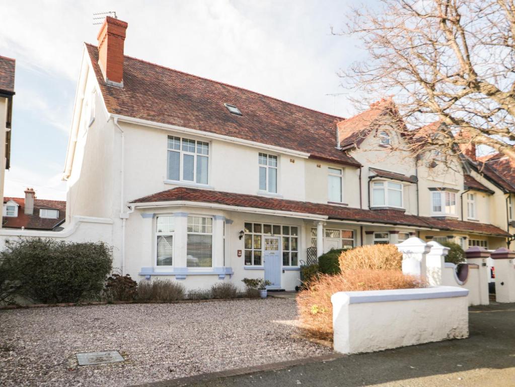 3 St Davids Place, Llandudno (updated prices 2024)