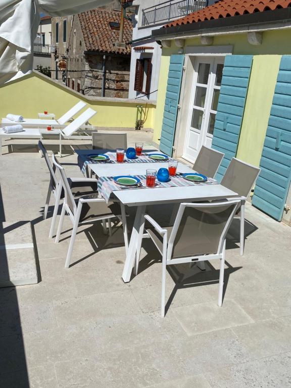 Fotografia z galérie ubytovania Spacious 2 storey apartment old town Mali Lošinj v Mali Lošinj