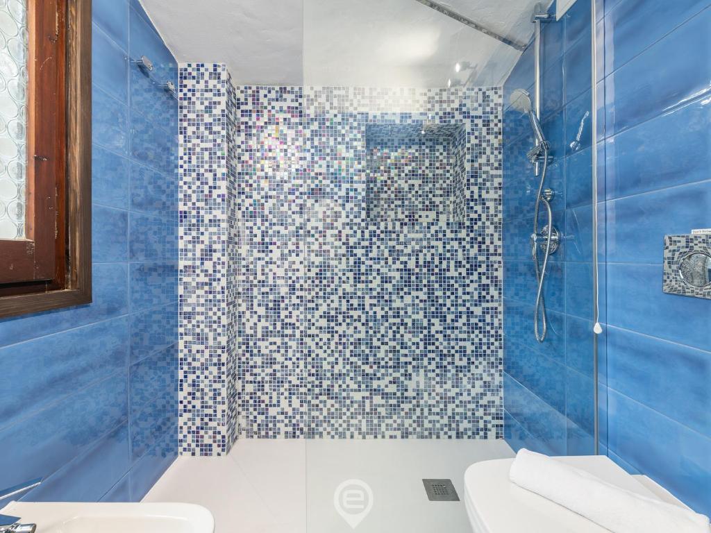 A bathroom at Villa Mistral