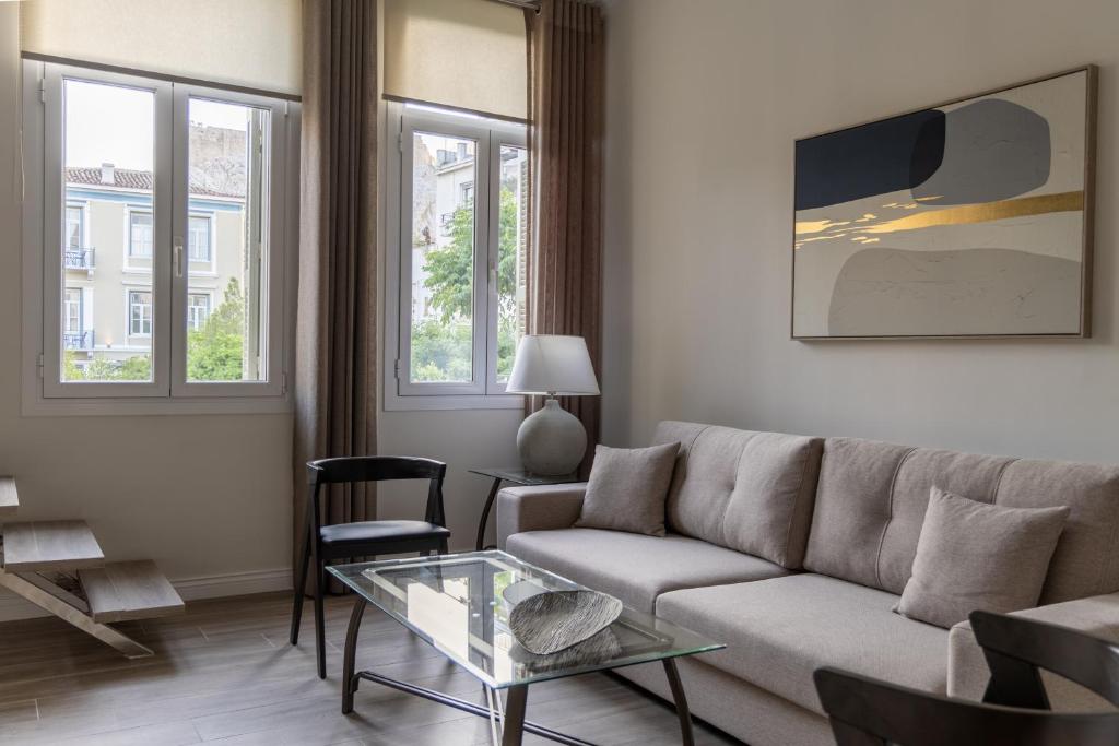Posedenie v ubytovaní Ancient Athens Great Apt Home Office Acropolis View