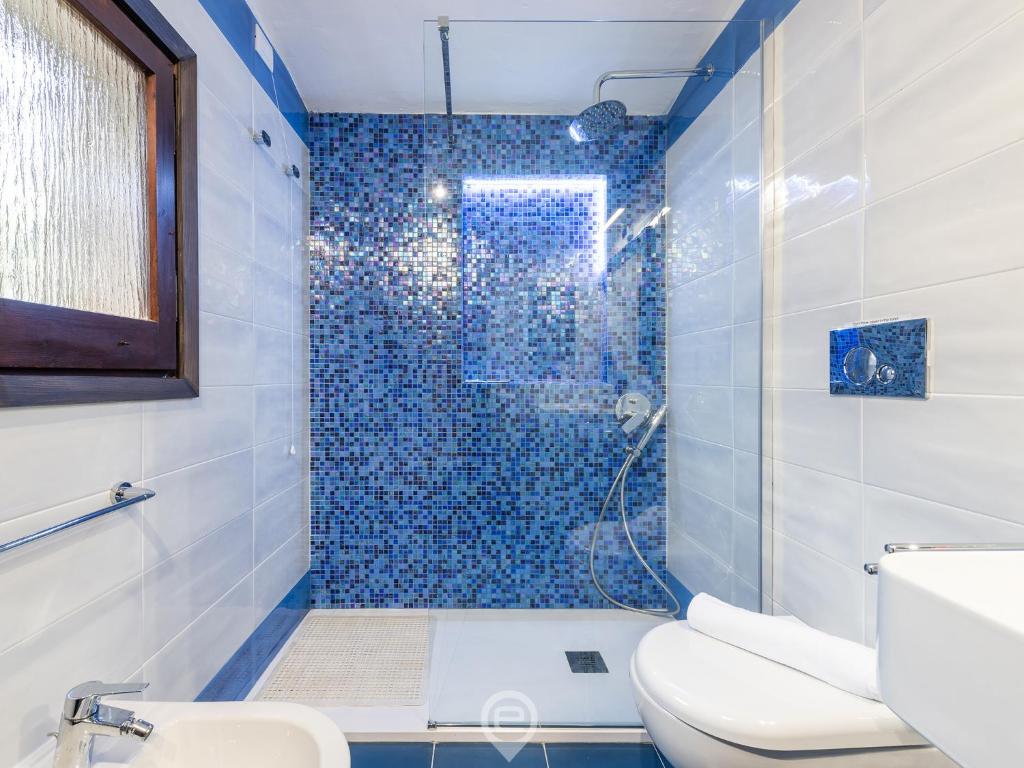 A bathroom at Villa Mistral