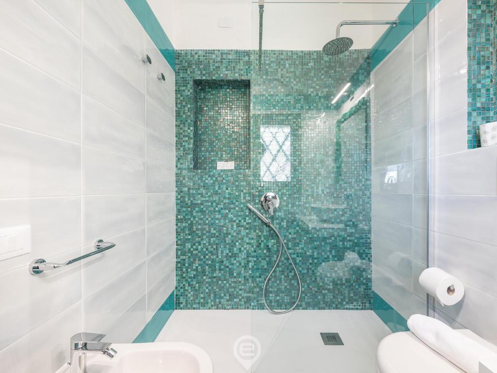 A bathroom at Villa Mistral