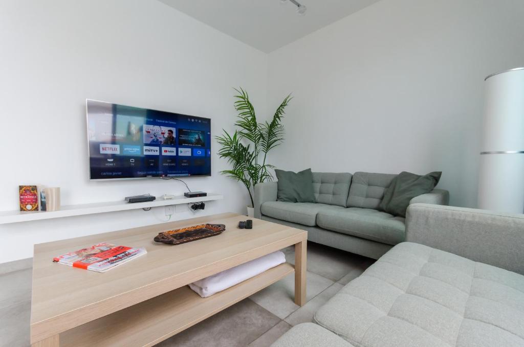 TV a/nebo společenská místnost v ubytování Vv Sunny Holiday Villa Maspalomas