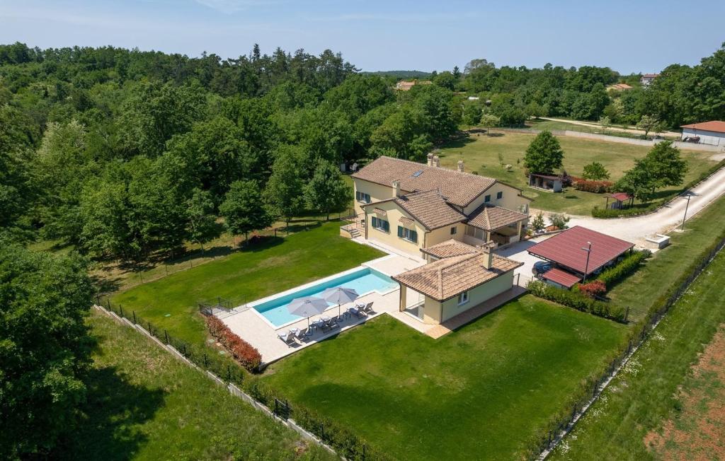 Leteck&yacute; sn&iacute;mek ubytov&aacute;n&iacute; Holiday House Mateo with Private Pool