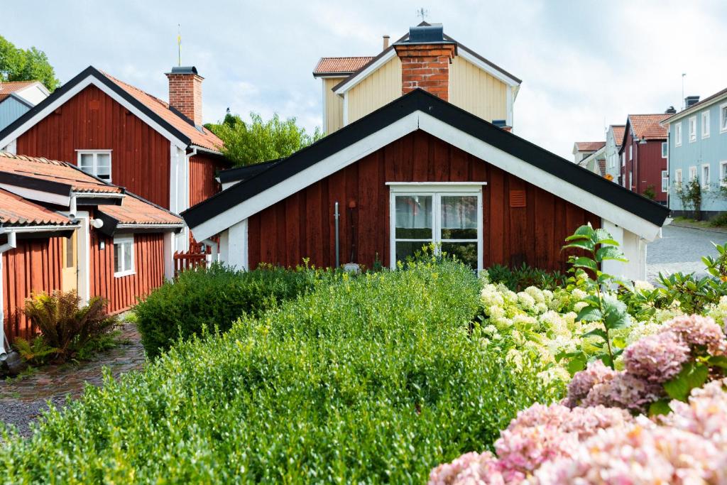 Båtsmansstugorna - Triple Room With Shared Bathroom