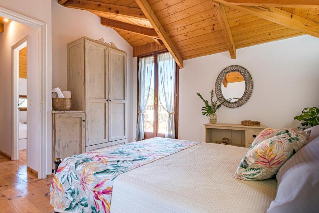 Postel nebo postele na pokoji v ubytování Casa Koukounaria