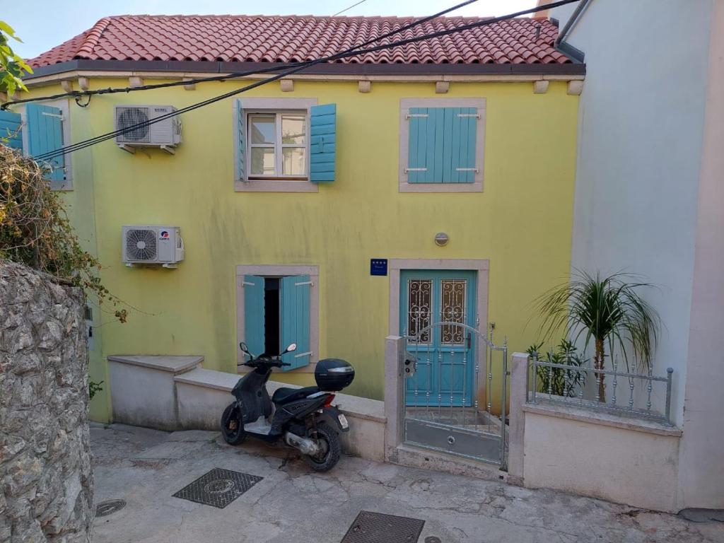Fotografia z galérie ubytovania Spacious 2 storey apartment old town Mali Lošinj v Mali Lošinj