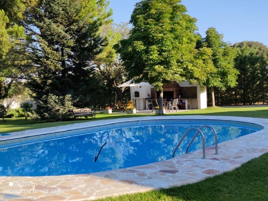 Bazén v ubytovaní Villa Prana alebo v jeho blízkosti