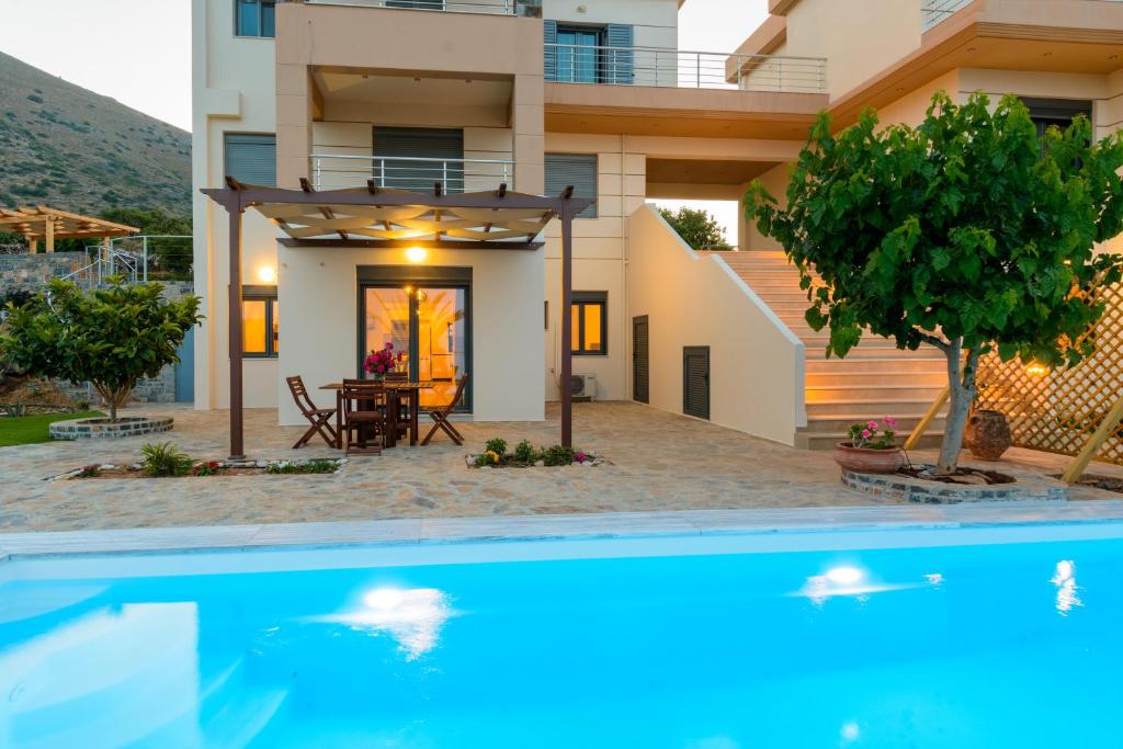 Bazén v ubytování Villa Calypso Elounda nebo v jeho okolí