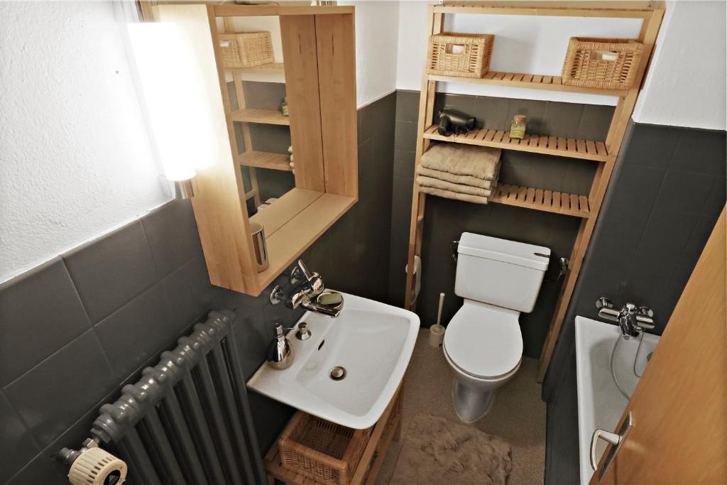 Koupelna v ubytování Nouveau studio avec vue imprenable sur la vallée