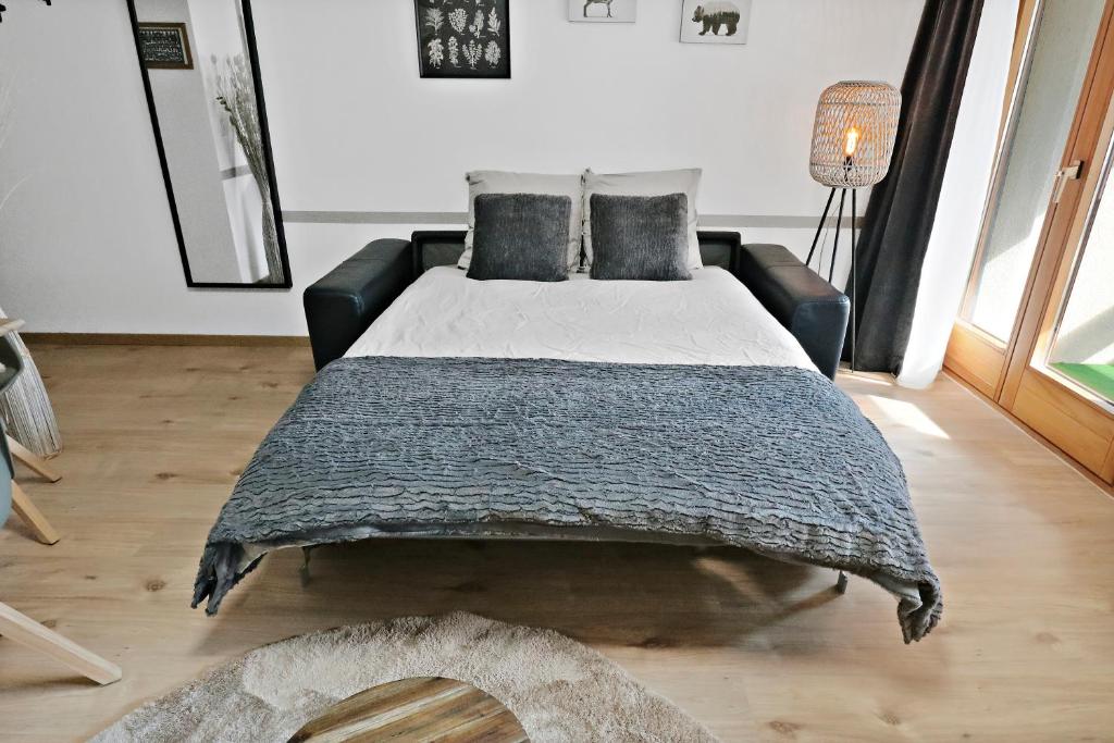 Postel nebo postele na pokoji v ubytování Nouveau studio avec vue imprenable sur la vallée