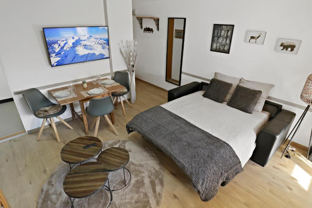 Postel nebo postele na pokoji v ubytování Nouveau studio avec vue imprenable sur la vallée