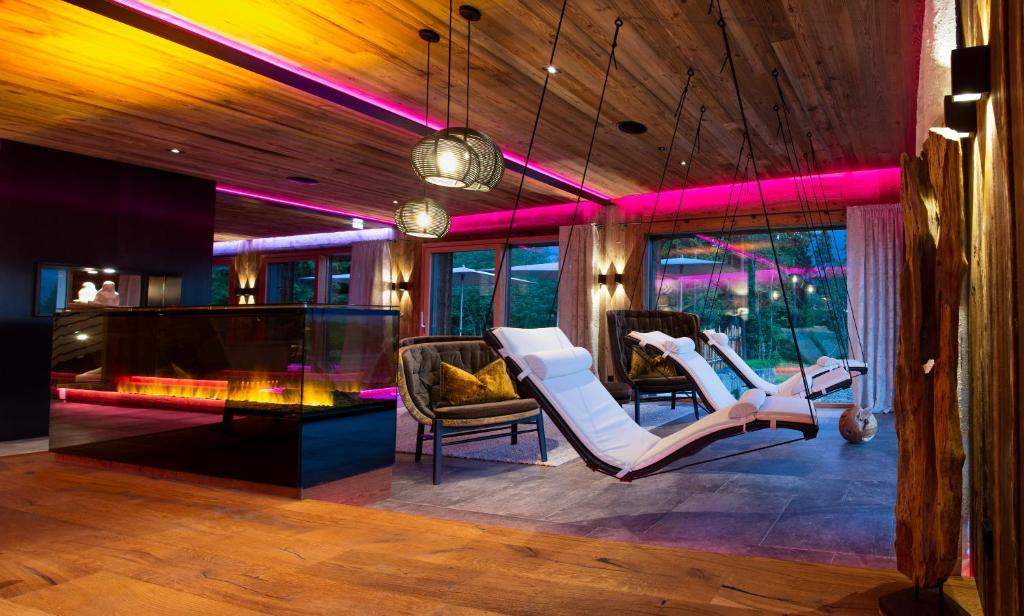 Posezení v ubytování Almhotel Told