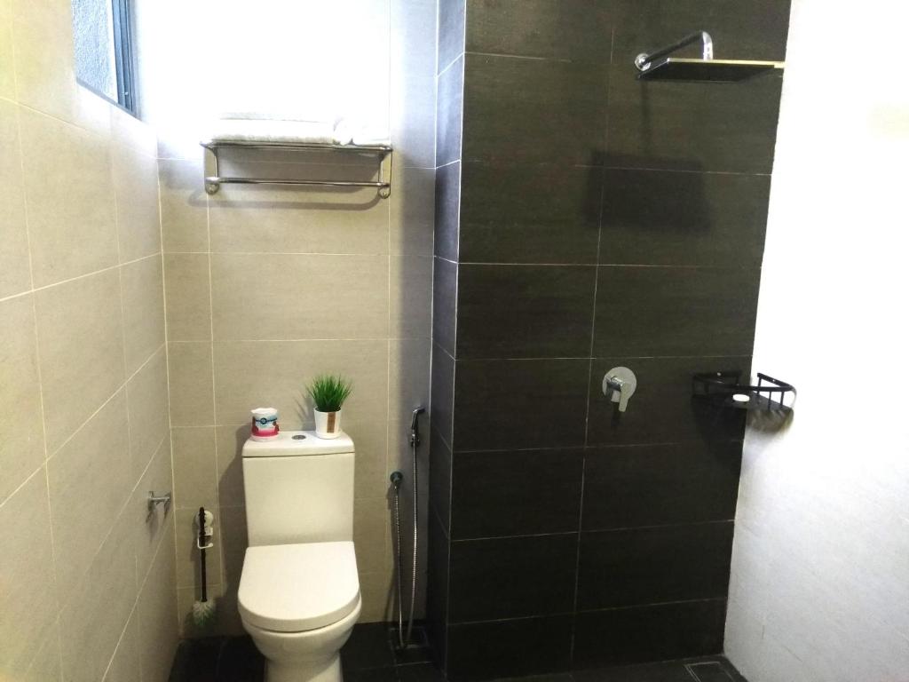 Koupelna v ubytování GOLDEN TROIKA KOTA BHARU - 2 bedrooms