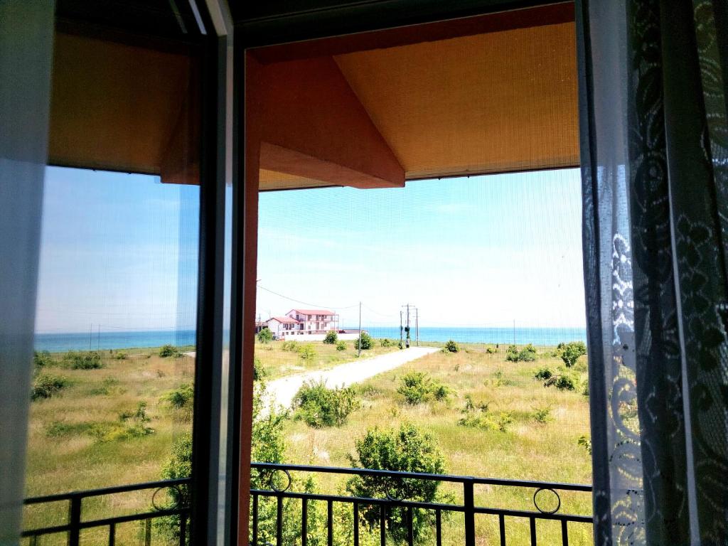 a view of the ocean from a window at Casa Liam- casa la cheie in Costinesti