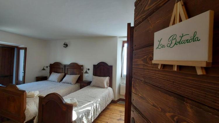 Postel nebo postele na pokoji v ubytování LA CA' DEI COMARI - Locanda da Tullio