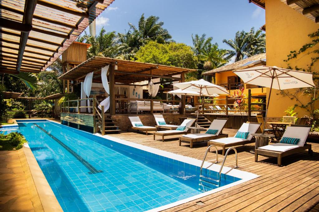 A piscina localizada em Pousada Vila do Dengo ou nos arredores