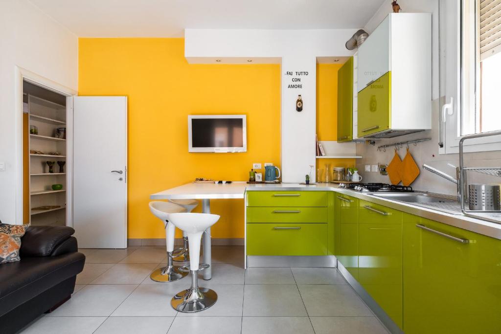 Kuchyňa alebo kuchynka v ubytovaní Bergonzoni Modern Apartment by Wonderful Italy
