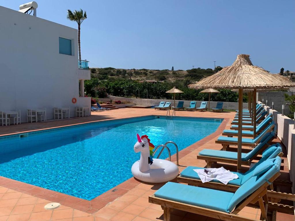 Bazén v ubytování Saradari Beach Hotel - Adults Only nebo v jeho okolí
