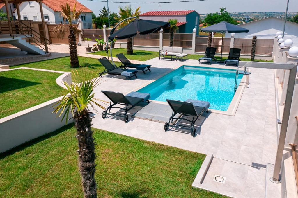 Bazén v ubytování Villa Liana , private Villa with pool and garden nebo v jeho okolí