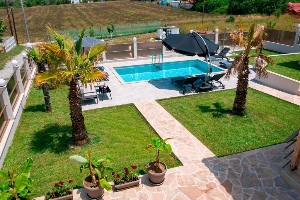 Bazén v ubytování Villa Liana , private Villa with pool and garden nebo v jeho okolí