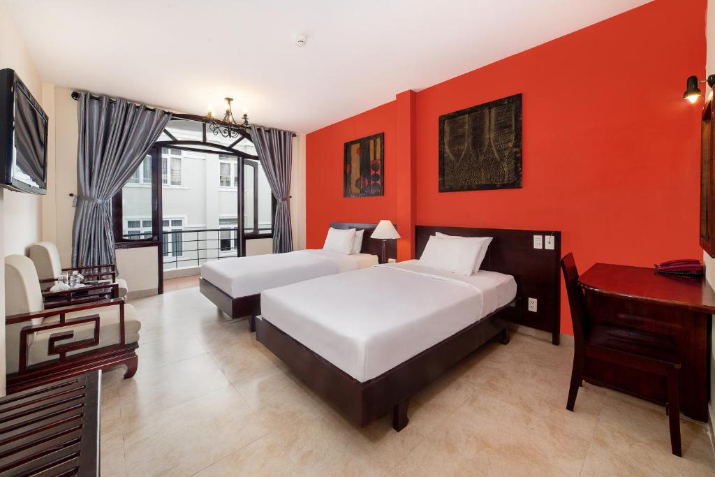 Postel nebo postele na pokoji v ubytování Gold Coast Da Nang Hotel