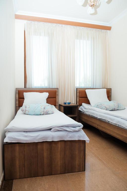 Postel nebo postele na pokoji v ubytování Syuniq Hotel