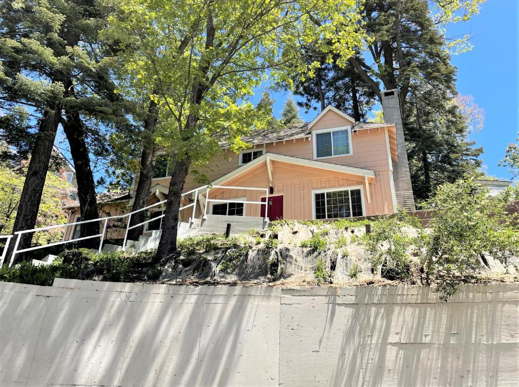 a pink house with a fence in front of it at Palisades 2 - V017 in Lake Arrowhead