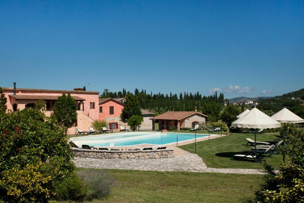 Bazén v ubytování Residence Maria Giulia nebo v jeho okolí