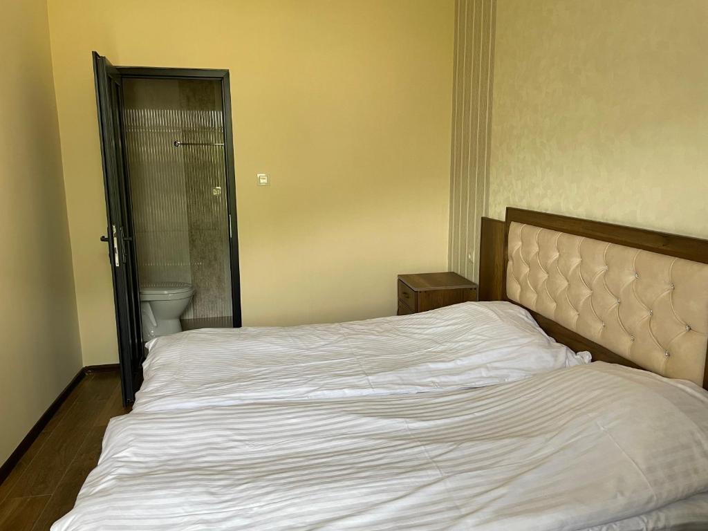 Postel nebo postele na pokoji v ubytování Yolyans Hotel