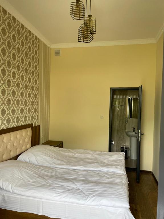Postel nebo postele na pokoji v ubytování Yolyans Hotel