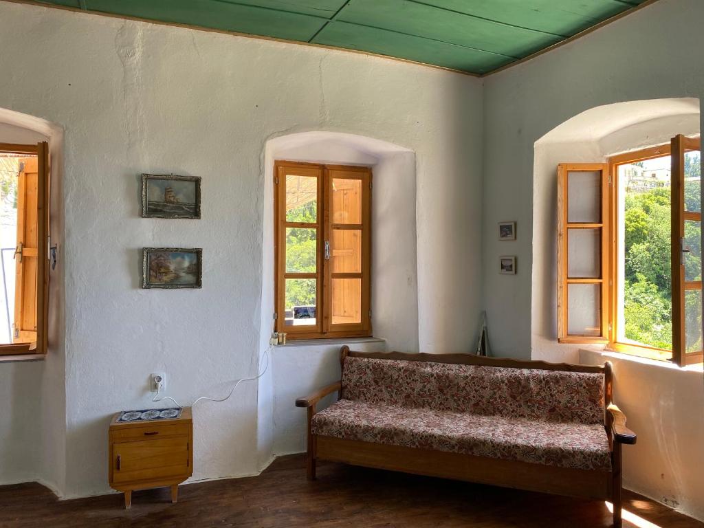 Shotgun Hostel - Image 7